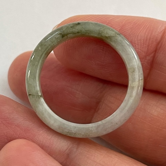 Green jadeite jade size 9.5 ring - Picture 3 of 5